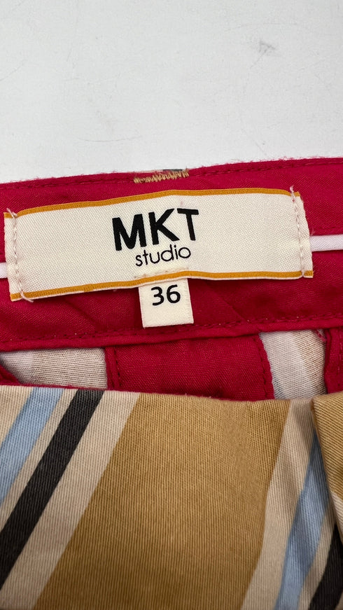 Pantaloni slim fit a righe con cartellino