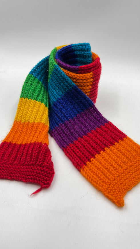 Sciarpa arcobaleno fatta a mano