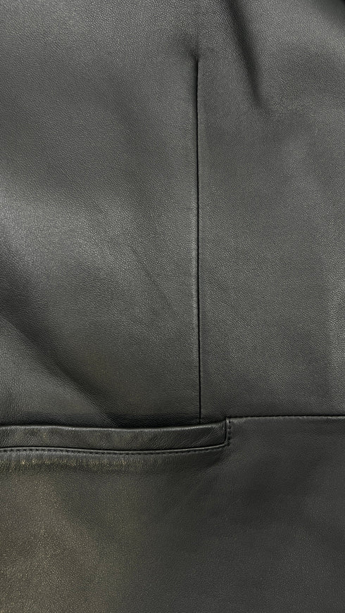 Blazer in pelle con spilla