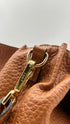 Borsa in pelle martellata