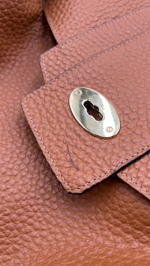 Borsa in pelle martellata