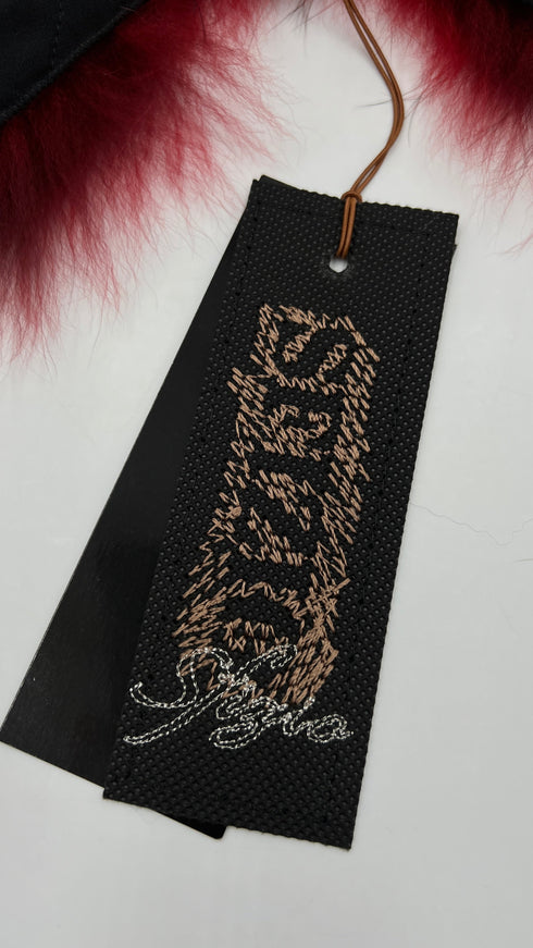 Collo in pelliccia con cartellino