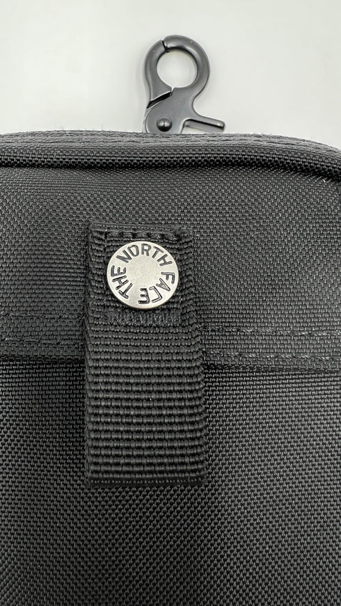 Tracolla nera con cartellino