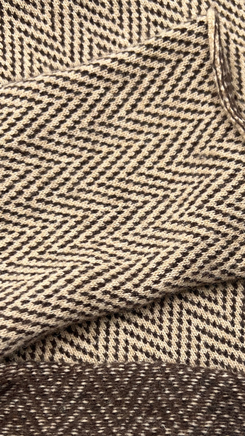 Collo alto spigato con cartellino