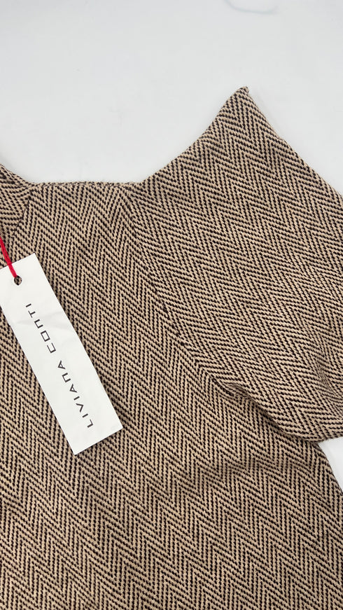 Collo alto spigato con cartellino