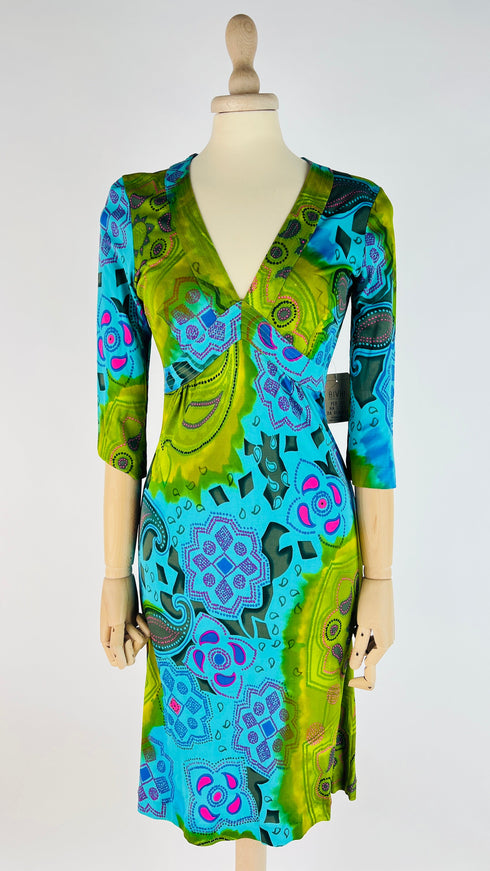 Abito corto scollo a V