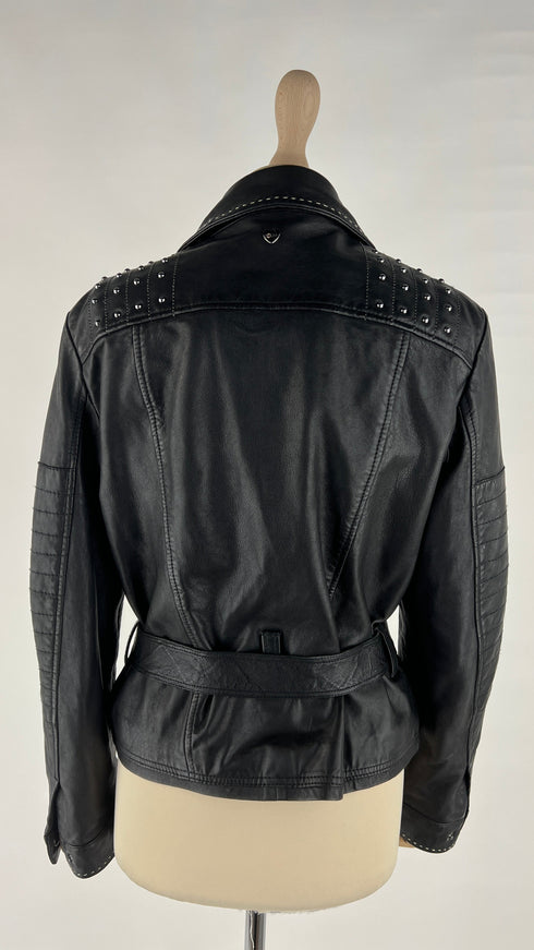 Biker in pelle nero