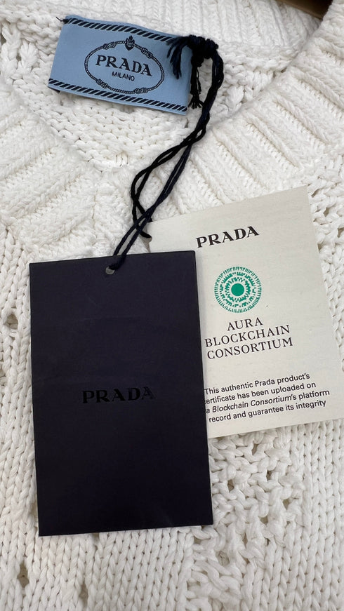 Maglia scollo a V con cartellino