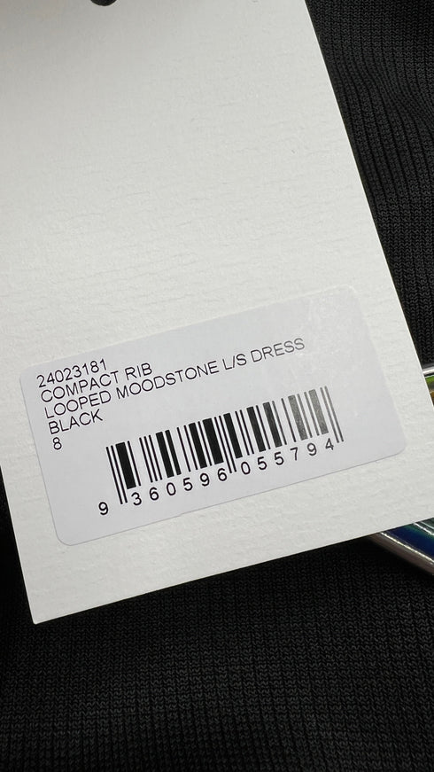 Abito lungo Pre-Fall24 con cartellino