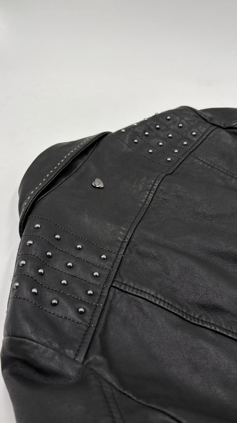 Biker in pelle nero