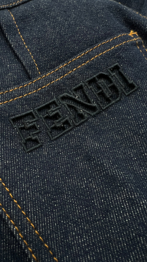 Jeans logo traforato