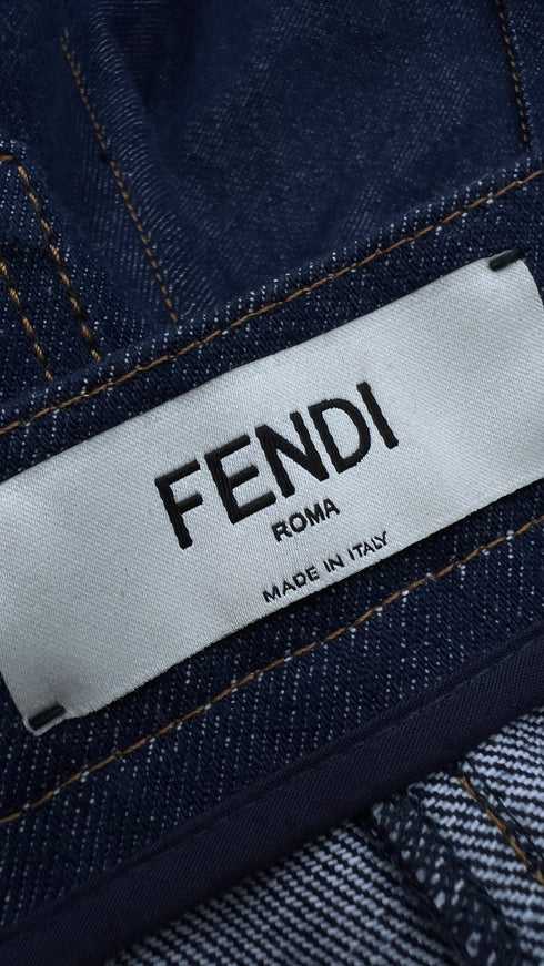 Jeans logo traforato