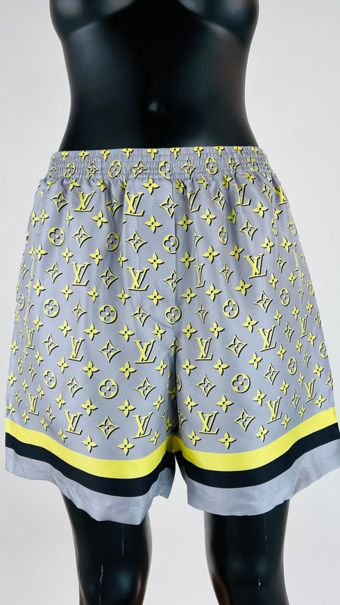 Completo in seta con cartellino