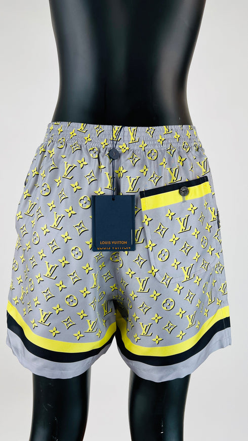 Completo in seta con cartellino