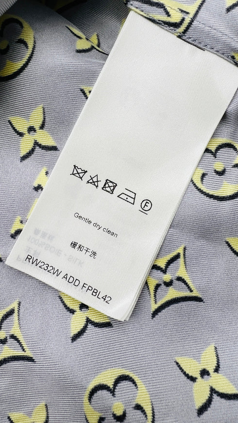 Completo in seta con cartellino