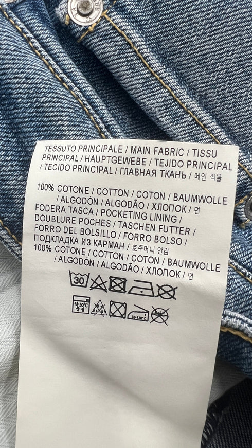 Jeans slim con cartellino