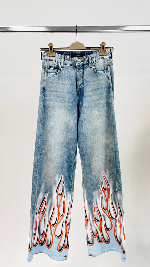 Jeans con fiamme