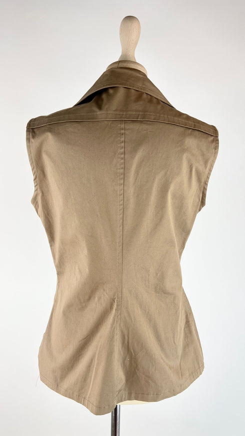 Camicia smanicata sfiancata