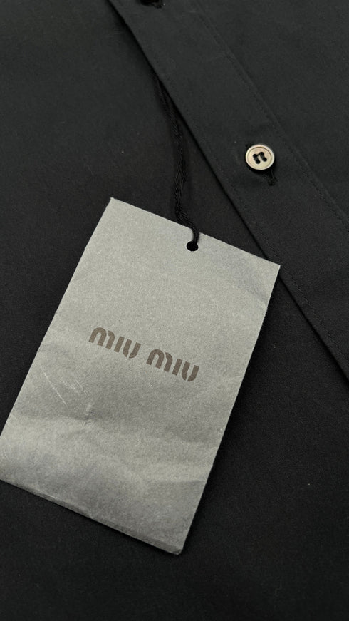 Camicia slim fit con cartellino