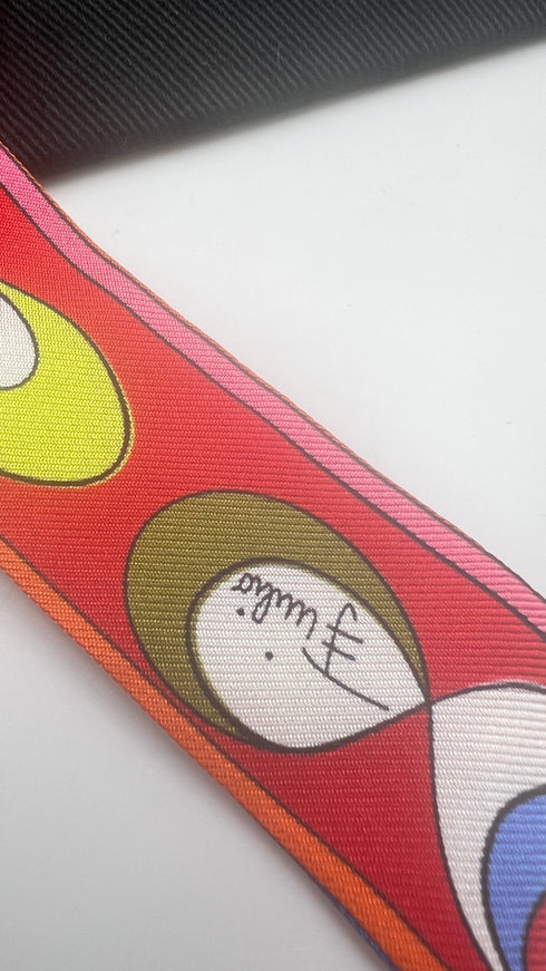 Crop-top nero con fiocco