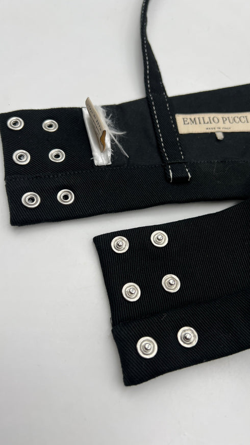 Crop-top nero con fiocco