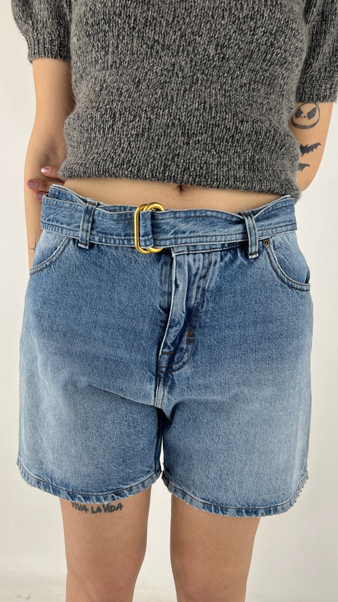 Shorts in jeans con cartellino