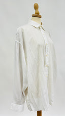 Camicia bianca over Issey Miyake