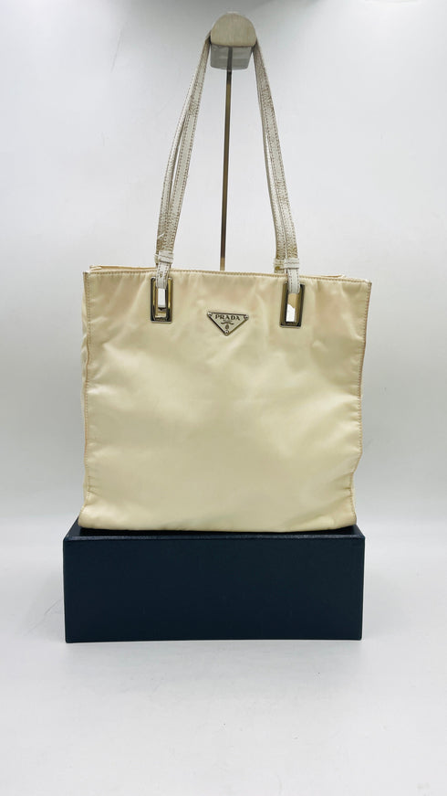 Tote in re-nylon