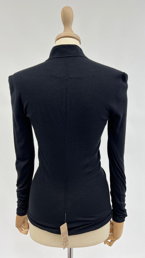 Maglia nera con rouche