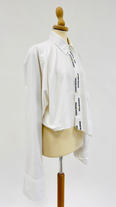 Camicia bianca asimmetrica