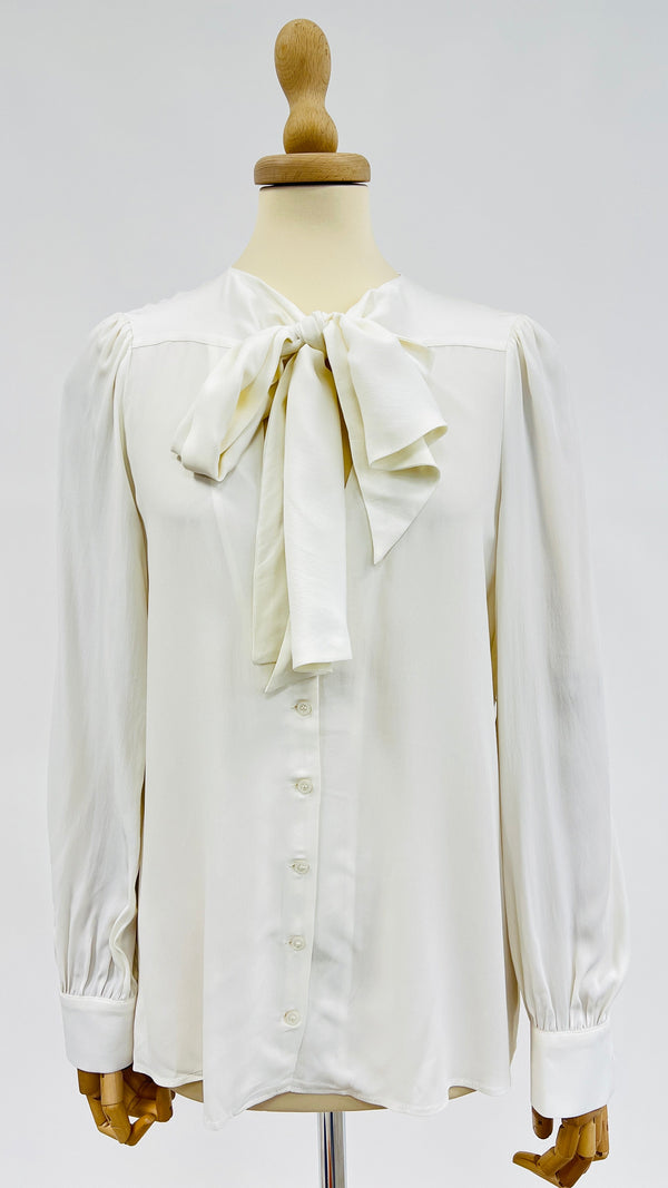 Camicia bianca a fiocco