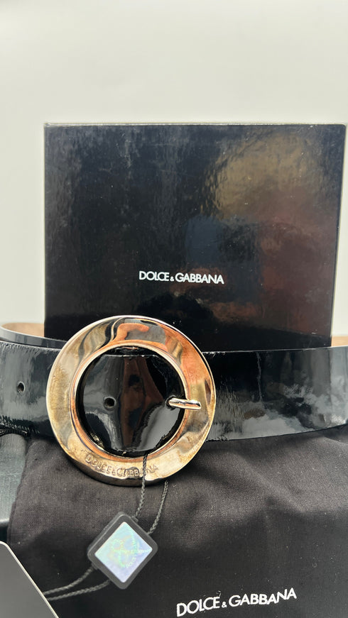 Cintura fibbia rotonda con cartellino