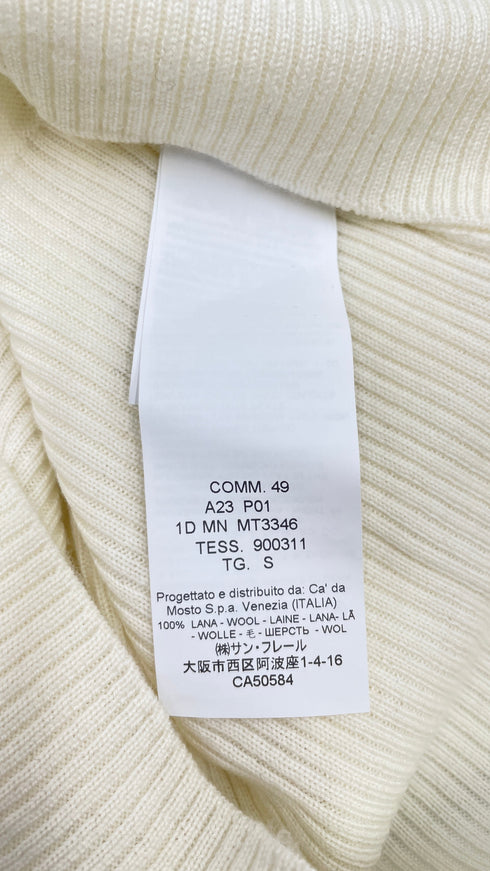 Dolcevita in lana con cartellino