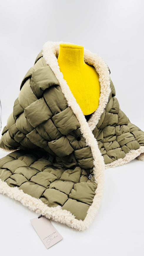 Maxi sciarpa a intreccio con cartellino