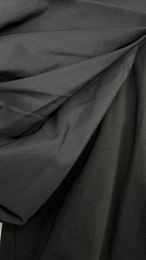 Top nero manica a sbuffo