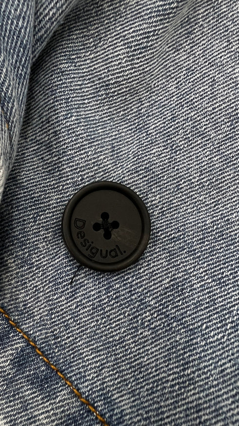 Trench denim con cartellino