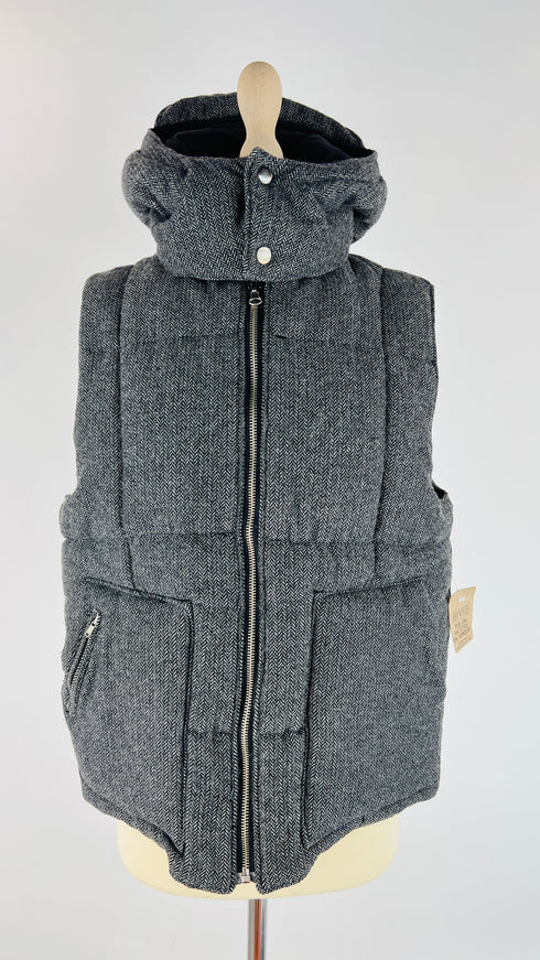Gilet imbottito con cappuccio