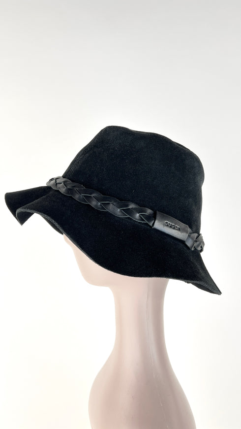 Cappello con inserto a treccia