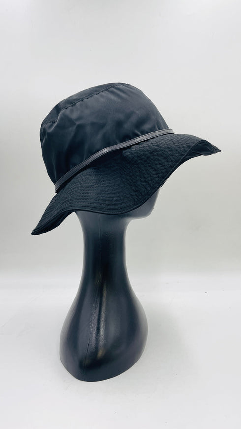 Cappello in nylon nero