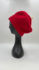 Cappello rosso con dettaglio giallo KOpka