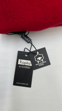Cappello rosso con dettaglio giallo KOpka