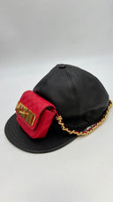 Cappello con mini borsa Moschino