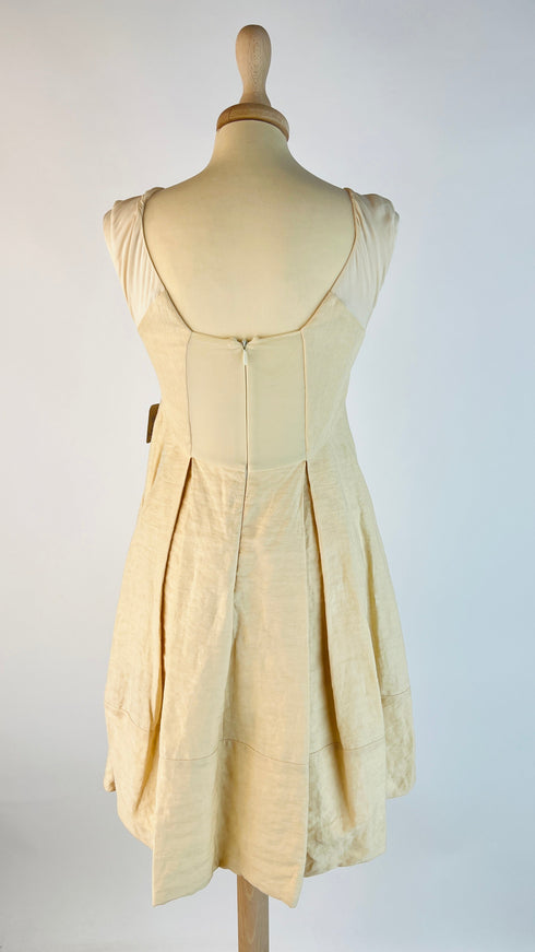 Abito corto scollo squadrato