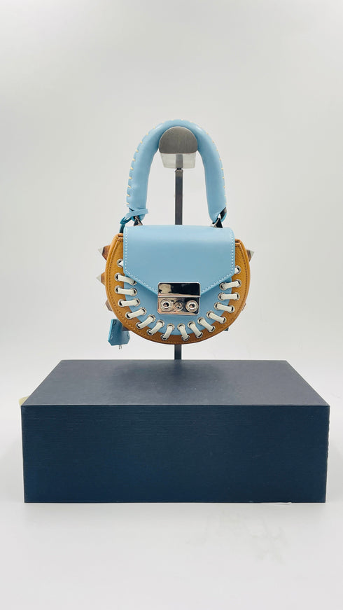 Borsa mini con tracolla e borchie