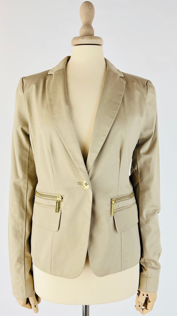 Blazer corto con cartellino