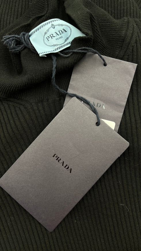 Dolcevita a costine con cartellino