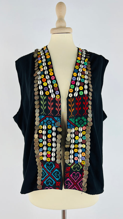 Gilet decorato bottoni