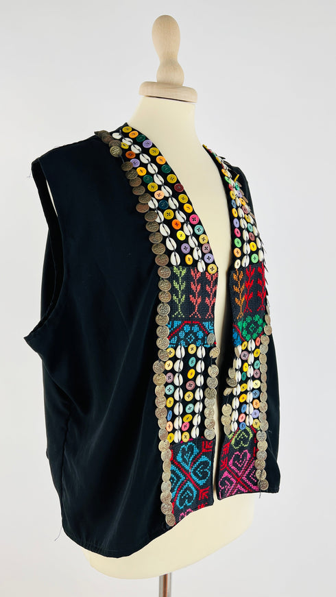 Gilet decorato bottoni