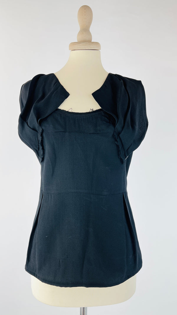 Top smanicato nero