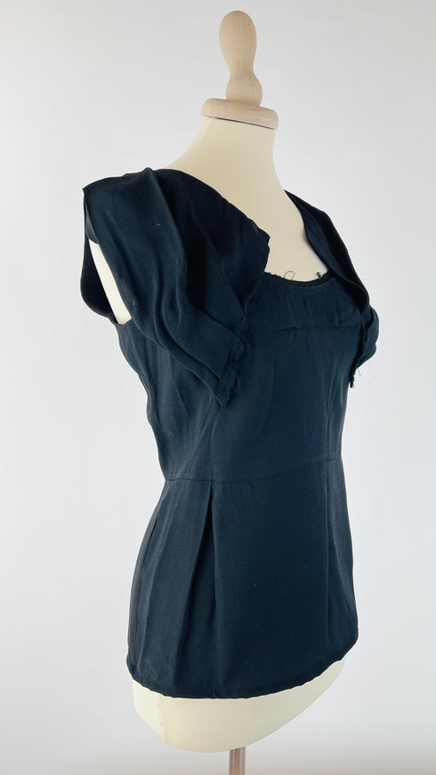 Top smanicato nero